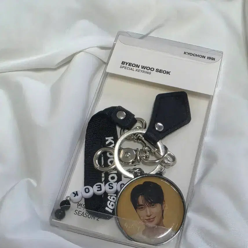 [BUNJANG] Byun Woo Seok Kyochon Collaboration Keychain New / 변우석 키링 교촌 콜라보 새상품