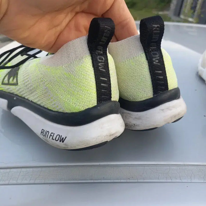 [BUNJANG] Le Coq Sportif Run Flow Fluorescent Running Shoes Size 255 / 르꼬끄 스포르티브 런플로우 형광 런닝화 255