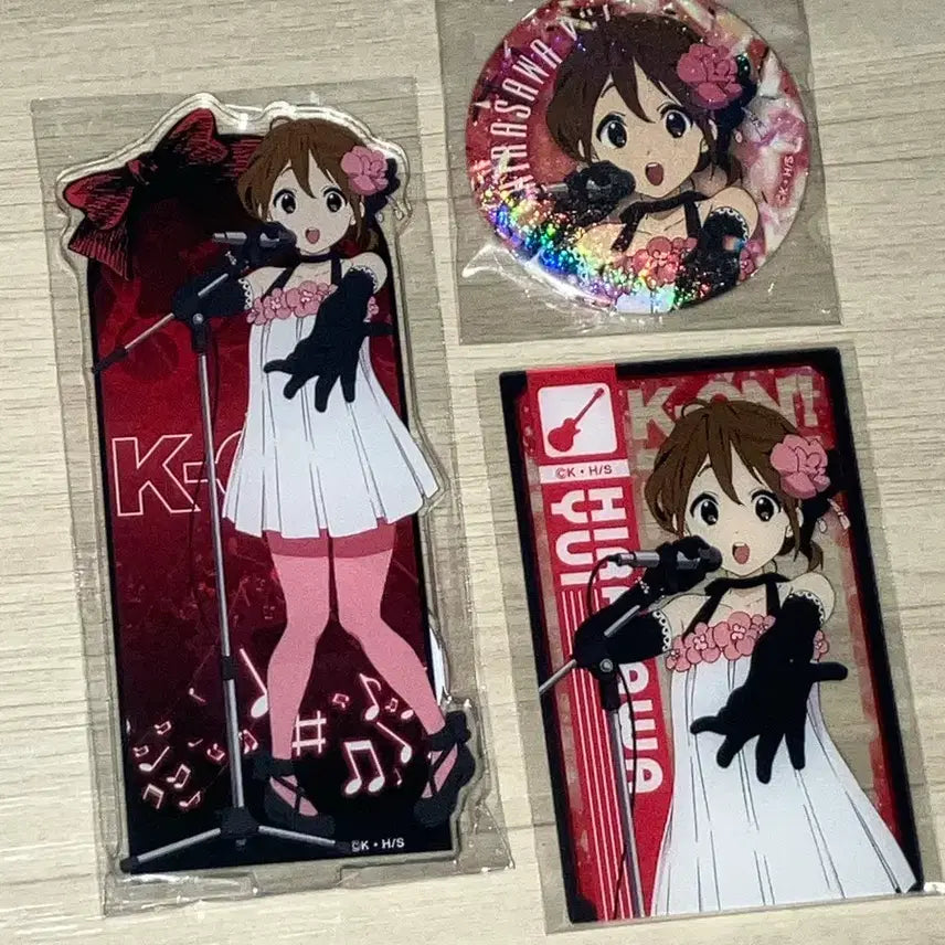 [BUNJANG] K-On! Yui Hirasawa TBS Gloidea Goods Set (Acrylic, Acrylic Card, Can Badge) / 케이온 히라사와 유이 TBS 글로디아 굿즈 세트 아크릴 아크릴카드 캔뱃지