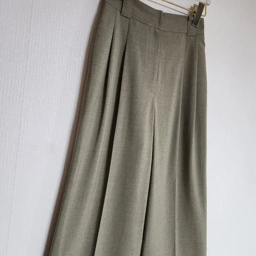[BUNJANG] The Namugreem Two-Tuck Wide-Leg Pants (Khaki) / 더 나무그림 투턱 와이드팬츠25~26신축성