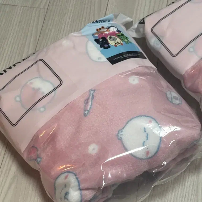[BUNJANG] MONSTA X Monmungchi X Blanket (Sealed) / 미개봉 새상품 몬스타엑스 몬뭉치엑스 담요