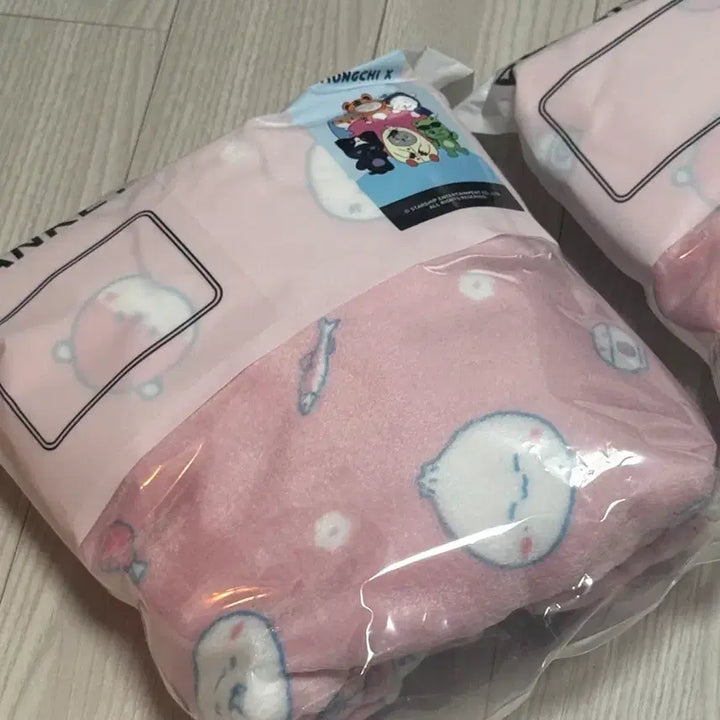 [BUNJANG] MONSTA X Monmungchi X Blanket (Sealed) / 미개봉 새상품 몬스타엑스 몬뭉치엑스 담요