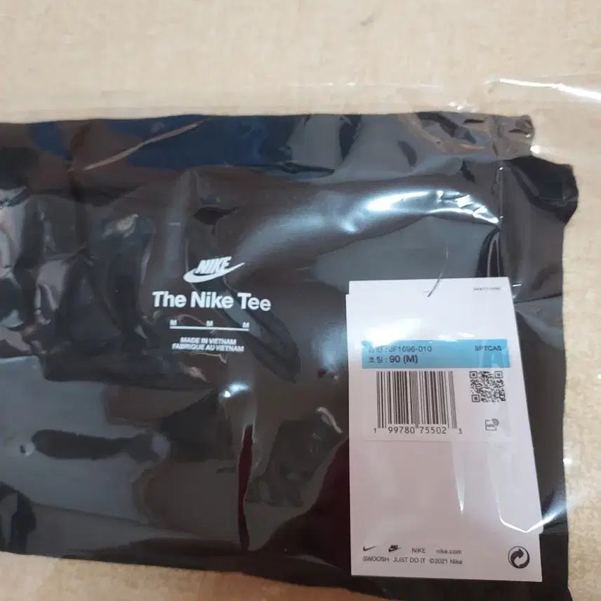 [BUNJANG] Nike BTS Collaboration Black T-shirt (Size M) / nike BTS  M 사이즈  블랙 새상품 여성용