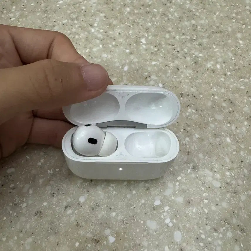 [BUNJANG] Apple AirPods Pro 2nd Generation Main Unit + Left Earbud / 에어팟 프로2 본체 + 왼쪽 유닛