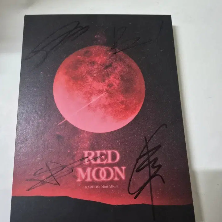 [BUNJANG] KARD RED MOON 4th Mini Album Signed CD / KARD RED MOON 4집 미니앨범 전원사인반cd 입니다