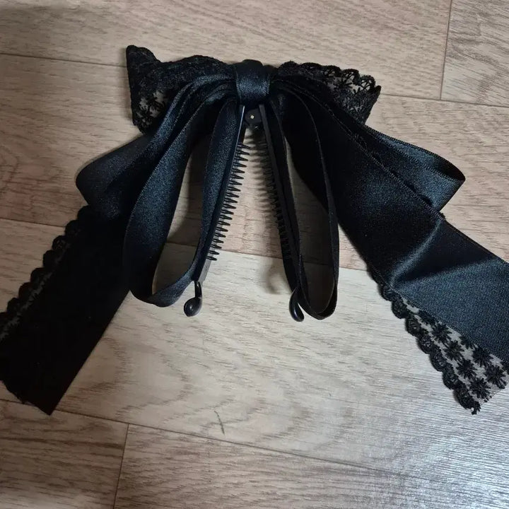 [BUNJANG] Silk Ribbon Banana Hair Clip / [새상품] 성수동 소품샵 레이스 실크 리본 바나나핀