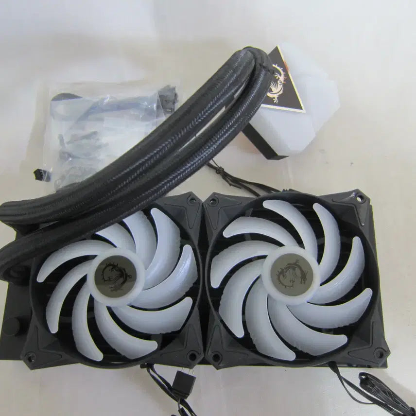 [BUNJANG] MSI MAG CoreLiquid C240 CPU Cooler (240mm Radiator, Intel LGA 1700 Socket) / [2열 수냉] MSI MAG 코어리퀴드 C240 (1700 소켓용)