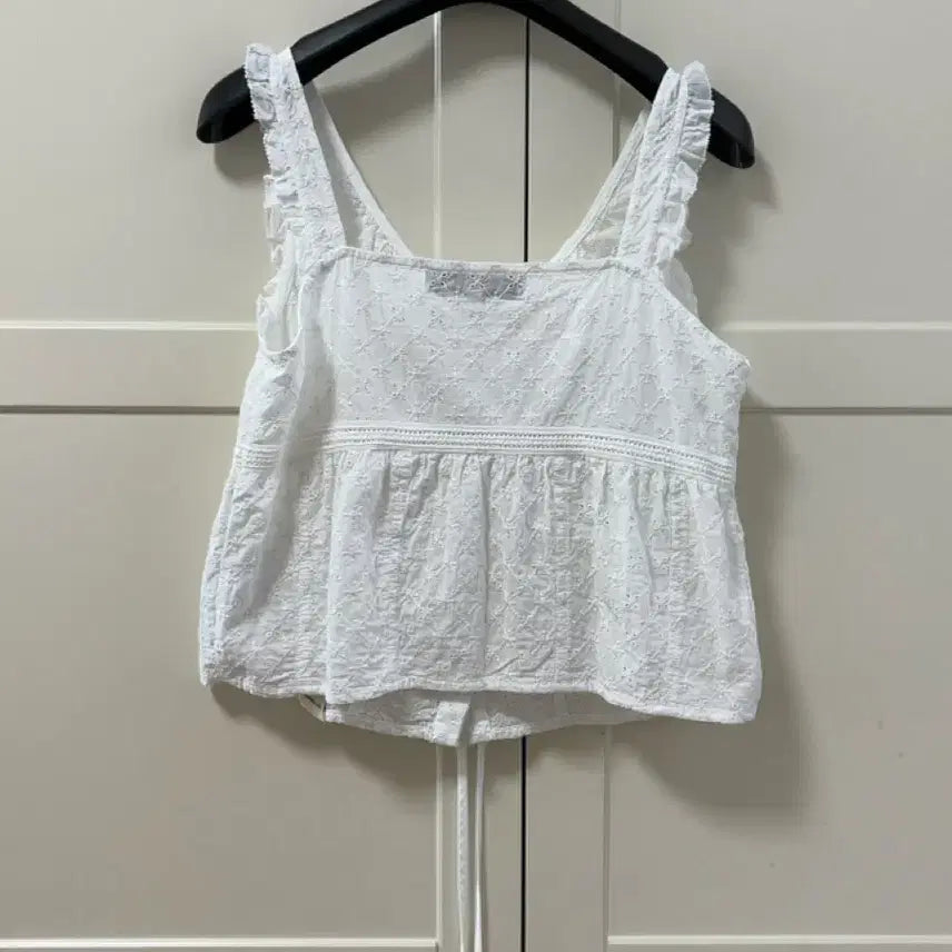 [BUNJANG] Citybreeze Lace Sleeveless Blouse White Crop Top / 시티브리즈 레이스 슬리브리스 블라우스 나시 흰색 크롭티