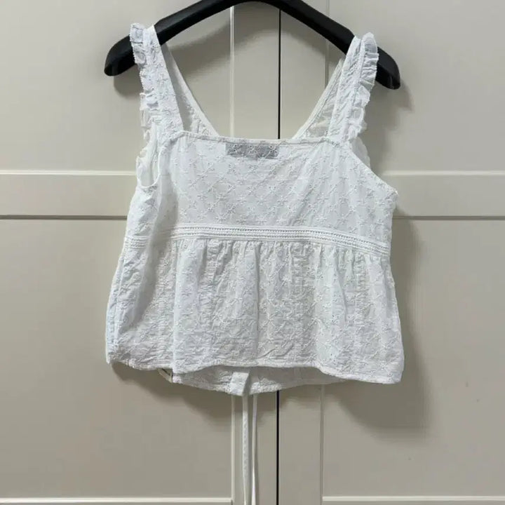 [BUNJANG] Citybreeze Lace Sleeveless Blouse White Crop Top / 시티브리즈 레이스 슬리브리스 블라우스 나시 흰색 크롭티