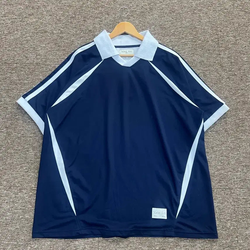 [BUNJANG] Matinkim Navy Lettering Short Sleeve Polo Shirt / 마뗑킴 네이비 레터링 반팔 카라티 Free
