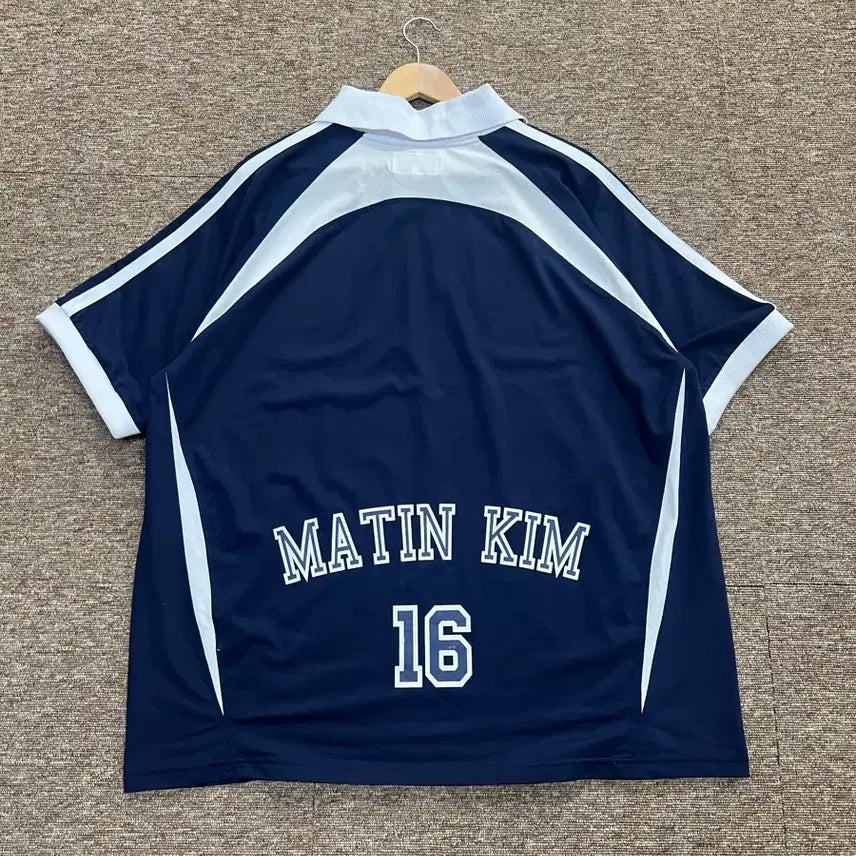 [BUNJANG] Matinkim Navy Lettering Short Sleeve Polo Shirt / 마뗑킴 네이비 레터링 반팔 카라티 Free