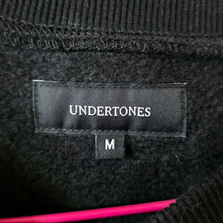 [BUNJANG] Undertones Day6 Torri &amp; Hosunni Fleece Sweatshirt (Black, M) / (개봉 새상품) 언더톤즈 데이식스 토리 호순이 기모 맨투맨 M 사이즈
