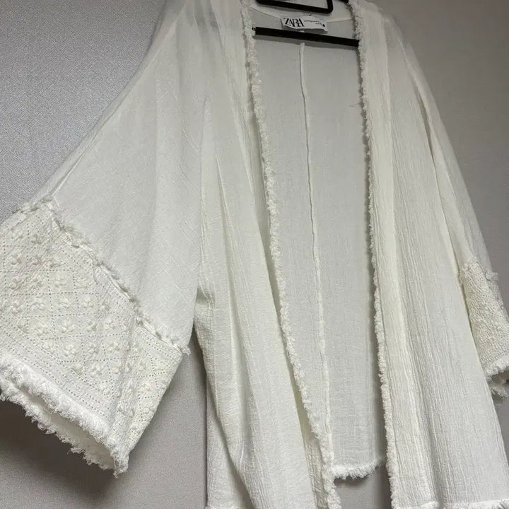[BUNJANG] ZARA Embroidered Robe Cardigan / 자라 자수 로브 가디건