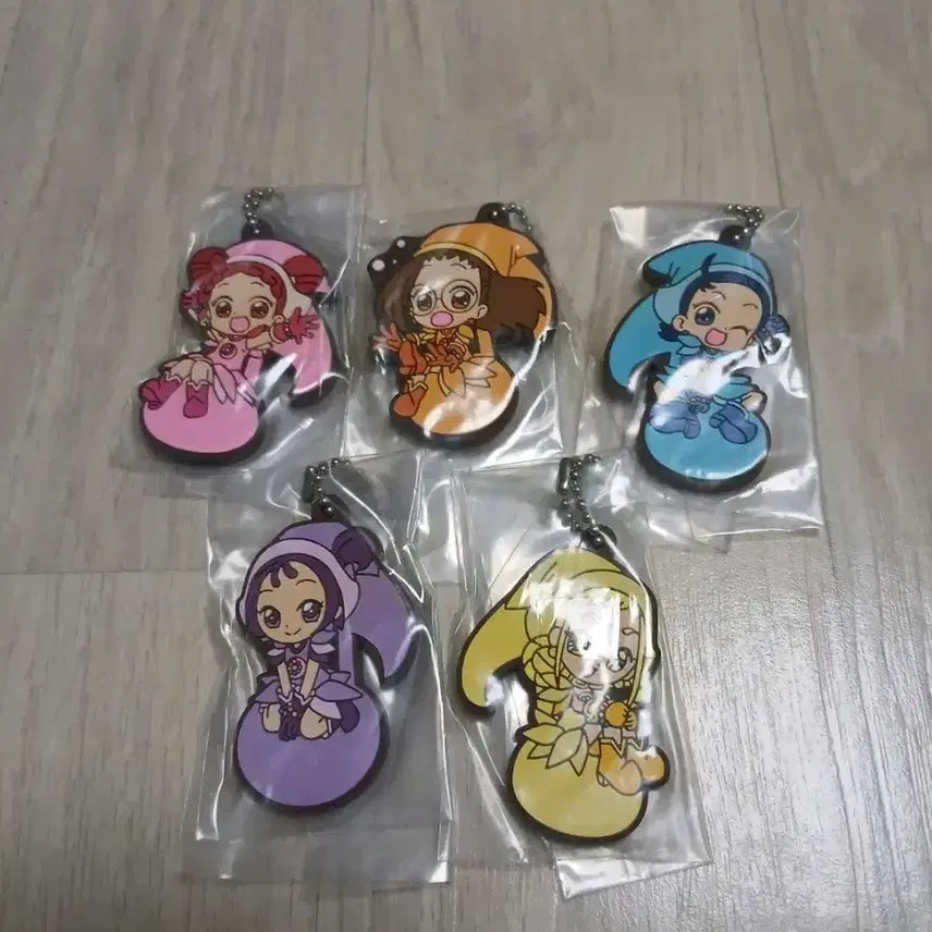 [SOLD OUT] 꼬마 마법사 레미 아소토 어소트 b상 러버스트랩 키링 가챠