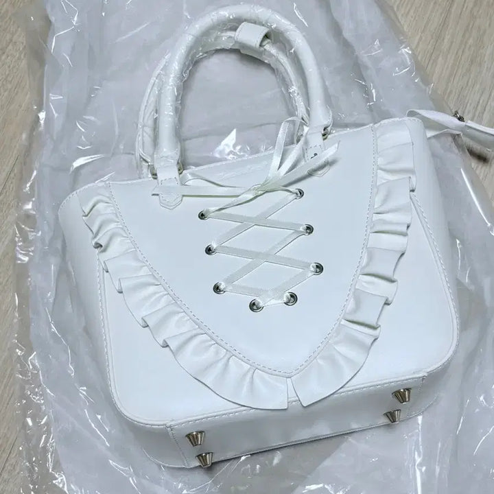 [BUNJANG] Baachoo Ribbon Lace Ita Bag White / Baachoo 바츄 리본 레이스 이타백 화이트 유백색