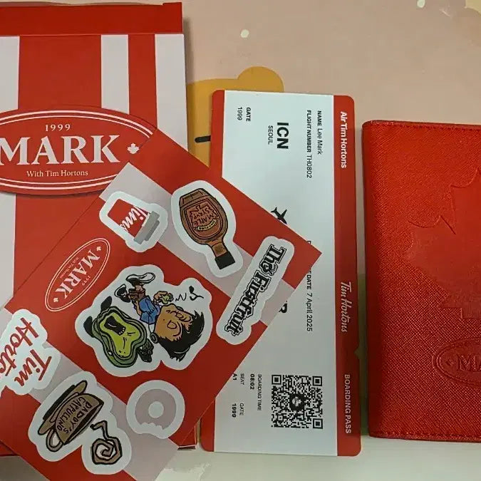[BUNJANG] Mark &amp; Tim Holtz Passport Case, Boarding Pass, Sticker Set / 마크 팀홀튼 여권케이스 (얼룩있음), 탑승권, 스티커 양도