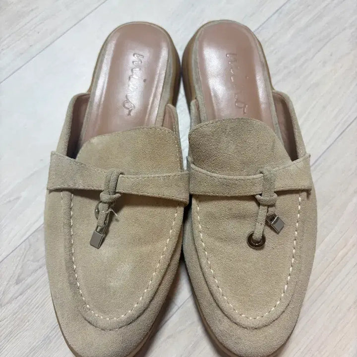 [BUNJANG] Beige Suede Bloafer Shoes (Size 240) / 블로퍼 240사이즈