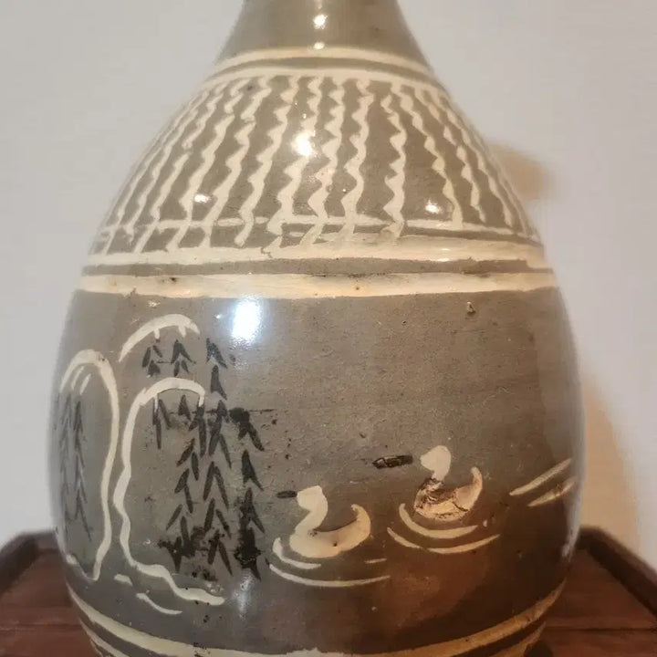 [BUNJANG] Buncheong Ware Duck Motif Ewer Vase (Reproduction) / [고풍스러운 정취] 세월의 깊이를 담은 분청 오리문 주병 (화병)