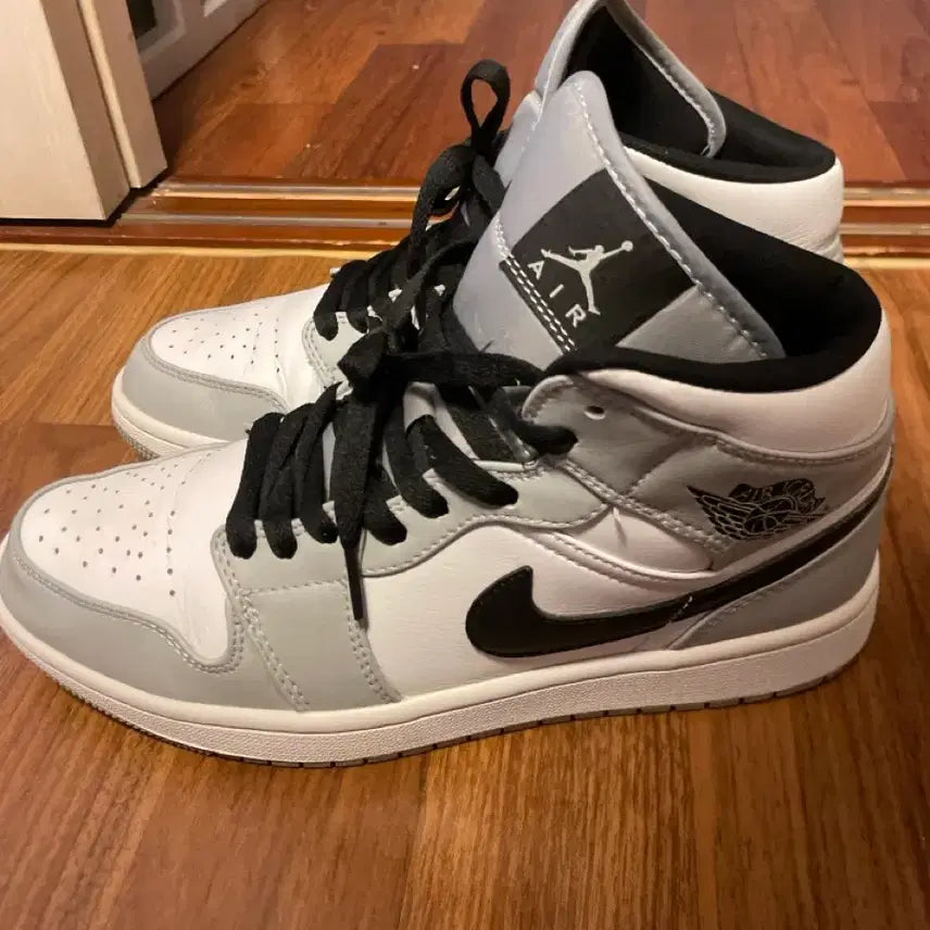 [BUNJANG] Nike Air Jordan 1 Mid Light Smoke Grey (260) / 나이키 1미드 라이트 스모크 그레이 260