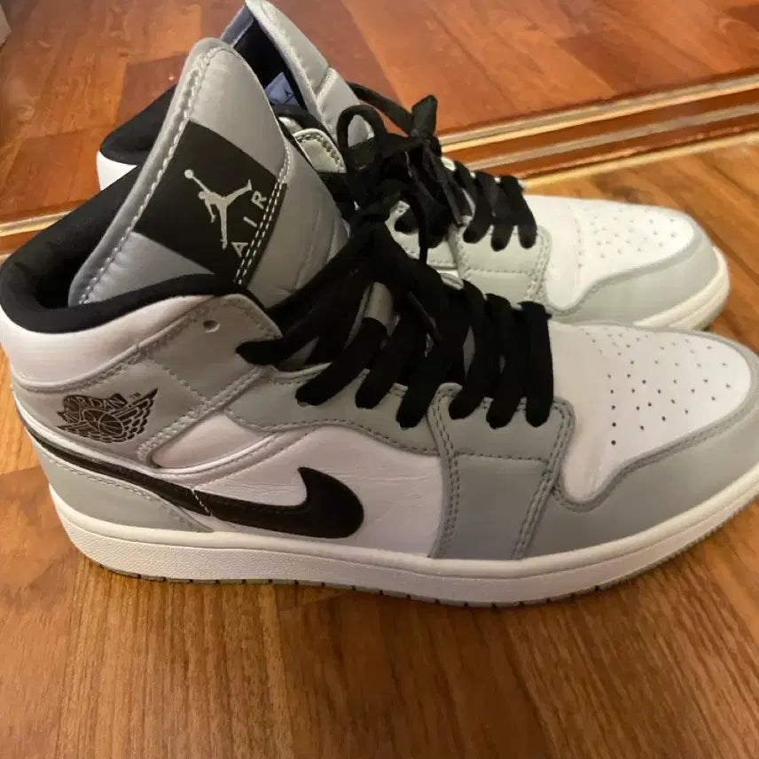 [BUNJANG] Nike Air Jordan 1 Mid Light Smoke Grey (260) / 나이키 1미드 라이트 스모크 그레이 260