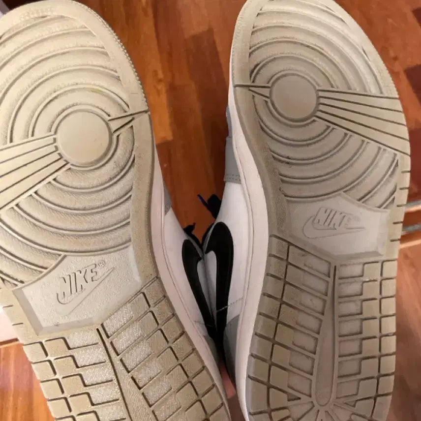 [BUNJANG] Nike Air Jordan 1 Mid Light Smoke Grey (260) / 나이키 1미드 라이트 스모크 그레이 260
