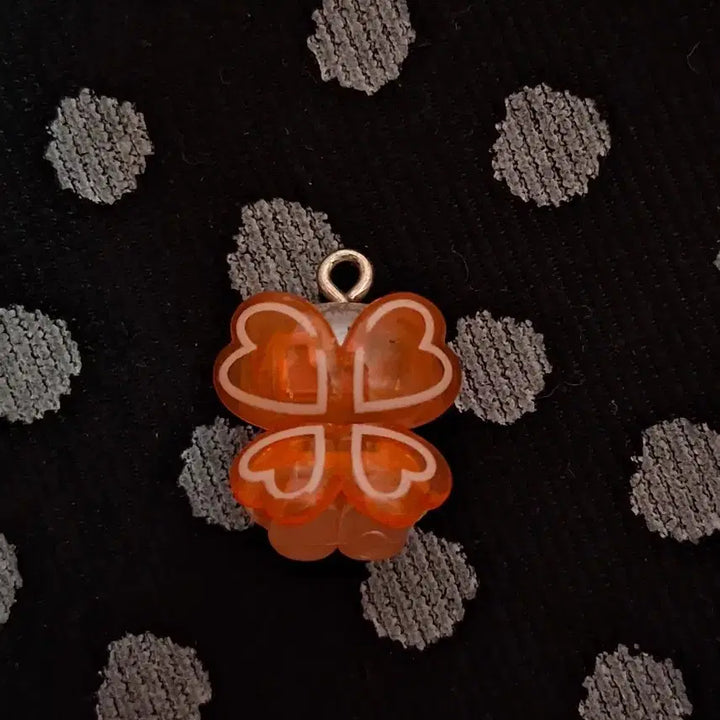 [BUNJANG] Sanrio Classic Hello Kitty Highland Clover Lucky Fairy Charm Keychain / 나스 하이랜드 네잎클로버 행운 요정 키티스트랩 고전 헬로키티 키링