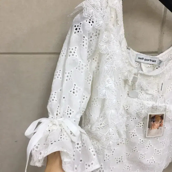 [BUNJANG] Self-Portrait White Puff Sleeve Lace Blouse / (새상품) 셀프 포트레이트(정품)반팔 퍼프소매 레이스 블라우스 언발란스