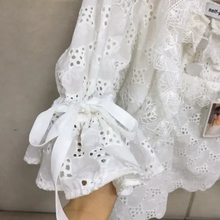 [BUNJANG] Self-Portrait White Puff Sleeve Lace Blouse / (새상품) 셀프 포트레이트(정품)반팔 퍼프소매 레이스 블라우스 언발란스