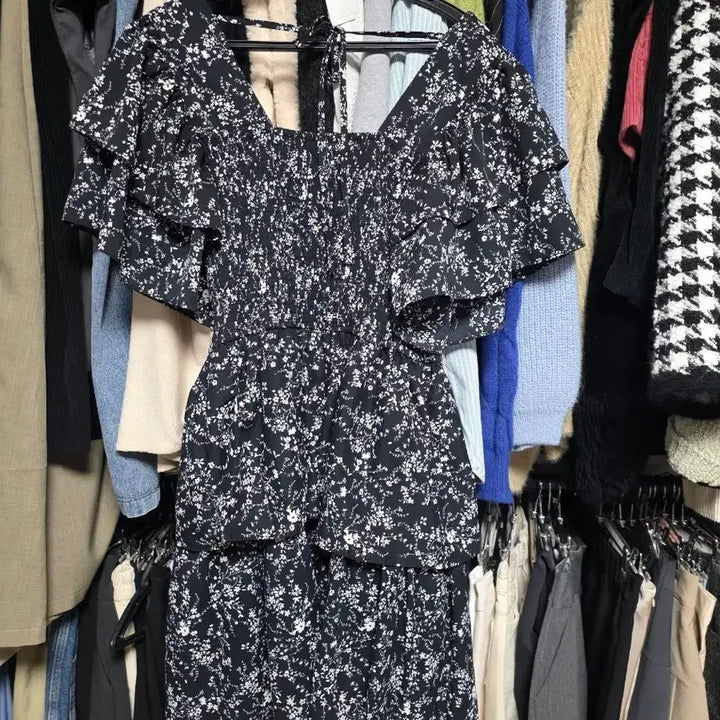 [BUNJANG] Black Floral Chiffon Dress (One Size) / 스모크밴딩 블랙 플라워 쉬폰 원피스 프리사이즈 새상품