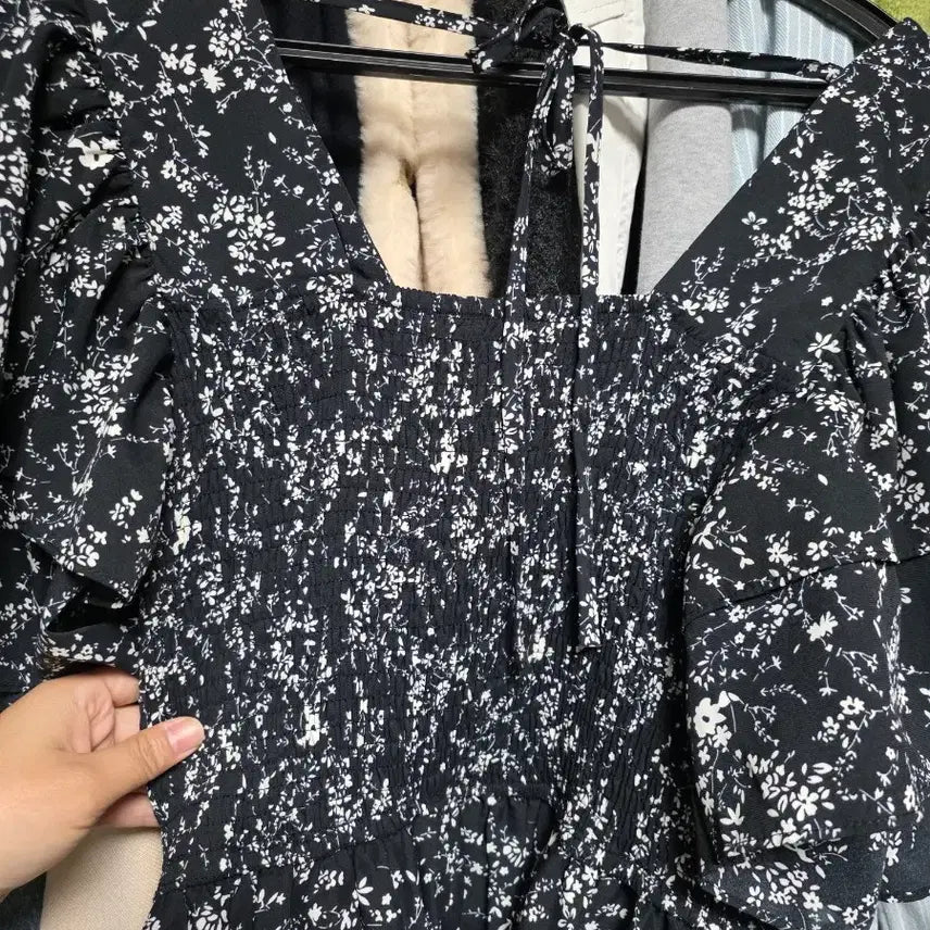 [BUNJANG] Black Floral Chiffon Dress (One Size) / 스모크밴딩 블랙 플라워 쉬폰 원피스 프리사이즈 새상품