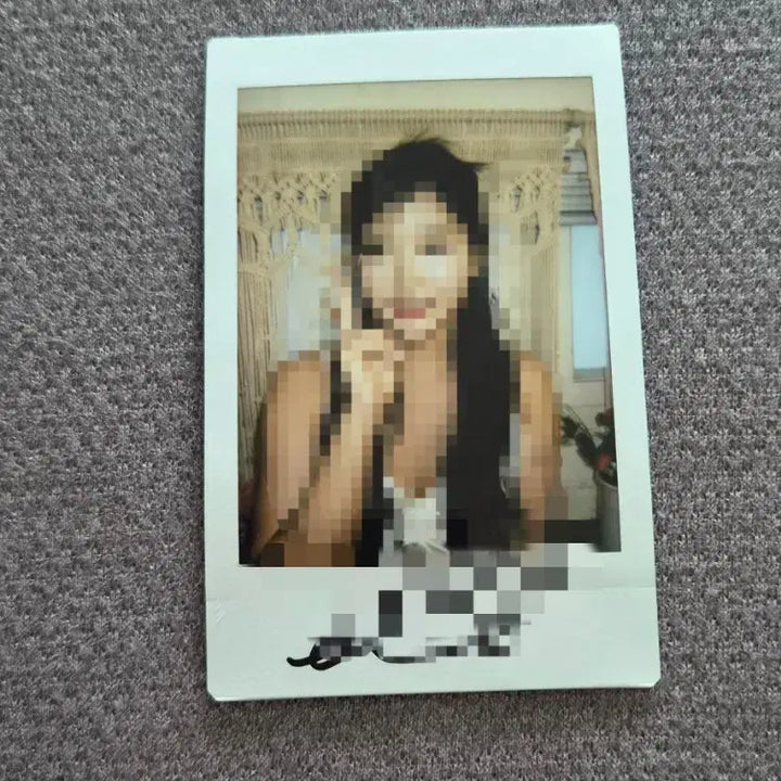 [BUNJANG] ARTMS Gowon Signed Polaroids / 루셈블 혜주 싸인 폴라로이드