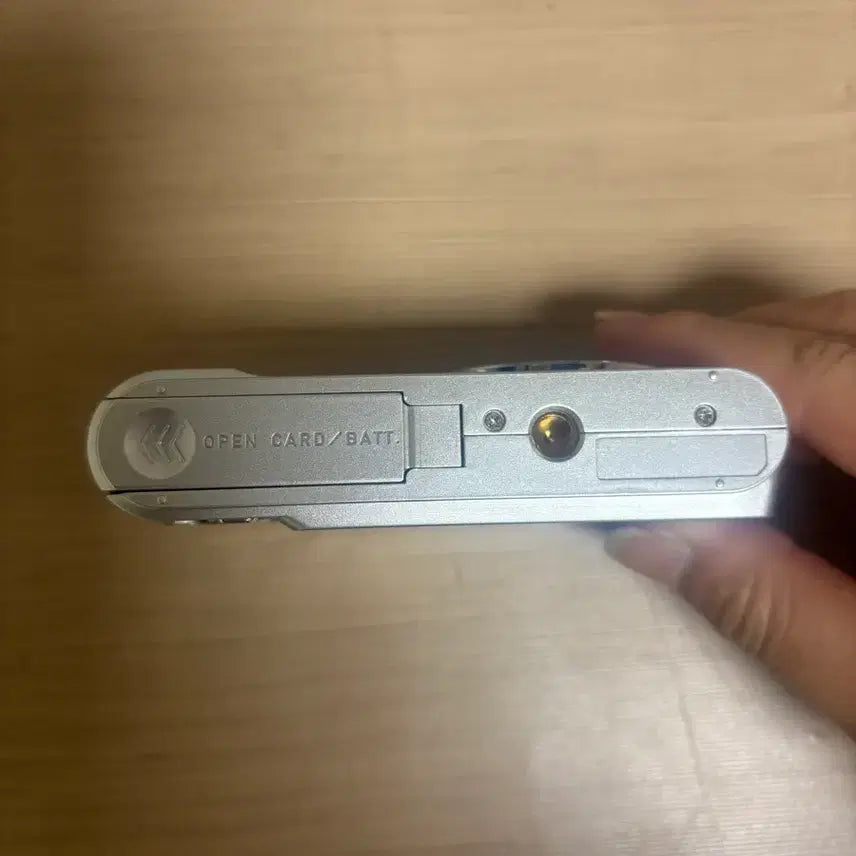 [BUNJANG] VUE Y2K Retro Digital Camera with Beaded Strap / 부이 Y2K 레트로 디지털 카메라+비즈스트랩