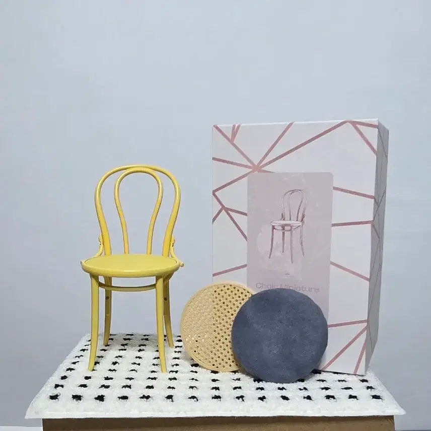 [BUNJANG] Miniature Yellow Chair with Interchangeable Seats / 미니어처 옐로우 체어