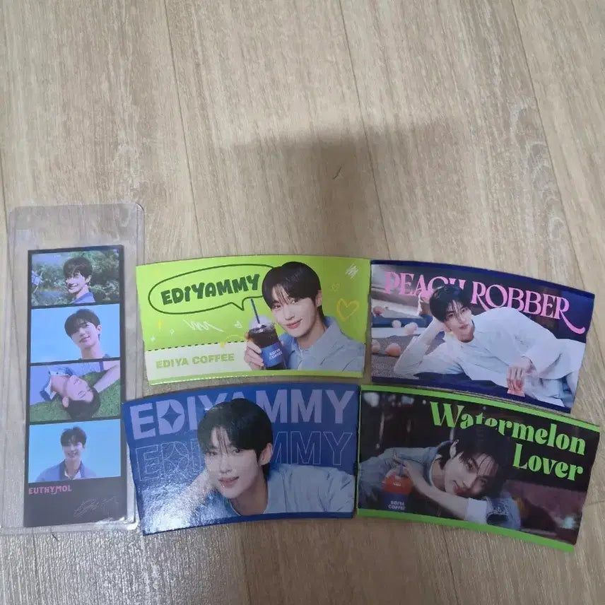 [BUNJANG] Byun Woo-seok Ediya Cup Holder &amp; USIMALL Sticker Bundle Set / 변우석 이디야 컵홀더 및 유시몰 스티커 일괄