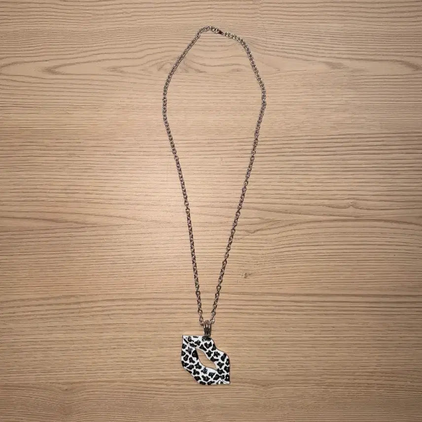 [BUNJANG] Y2K Oneul Gyaru Leopard Cubic Lip Necklace / (새상품) y2k 오네 갸루 레오파드 큐빅 입술 목걸이