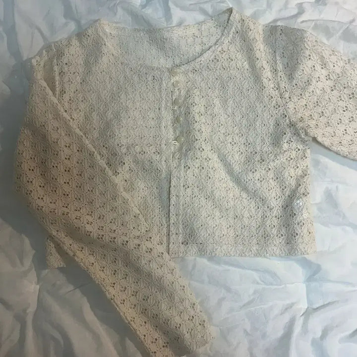 [SOLD OUT] 아이보리 펀칭 가디건