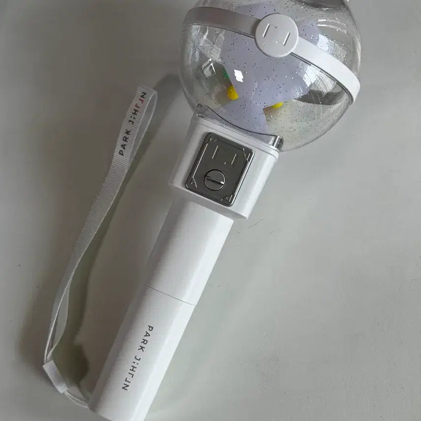 [BUNJANG] Park Ji Hoon Lightstick Set with Photocard / 박지훈 뽑봉 포카 포함 응원봉 새제품