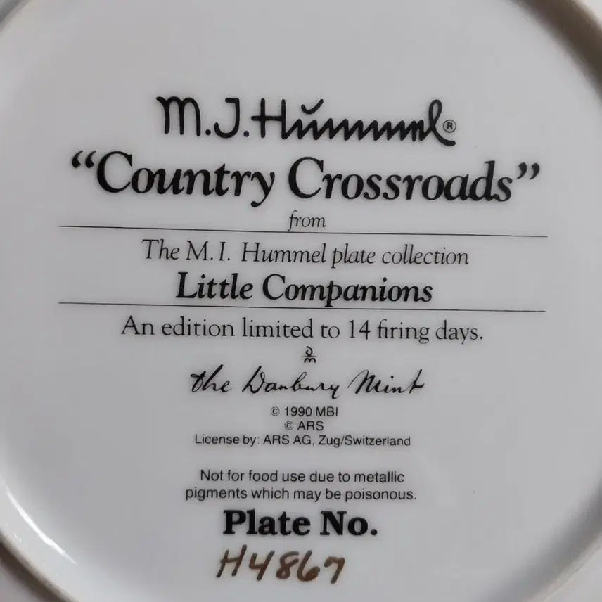 [BUNJANG] Goebel Hummel Porcelain Decorative Plates Set / 독일 흠멜 괴벨 도자기 장식 접시