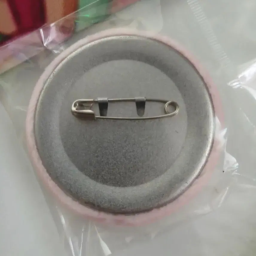 [BUNJANG] Kim Sol-eum Malang Pin Badge / 괴담출근 브라운 김솔음 비공굿 말랑핀뱃지 일괄