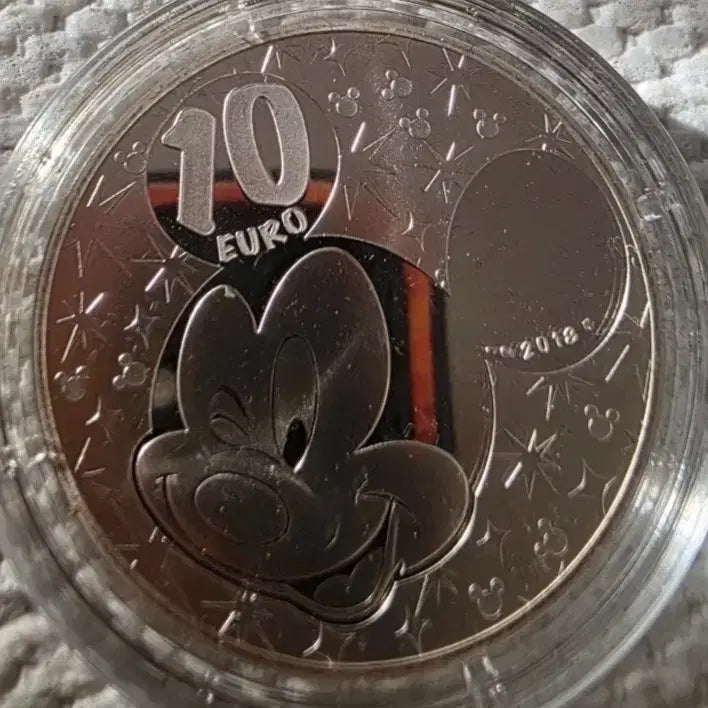 [BUNJANG] Mickey Mouse &amp; Minnie Mouse Heart Commemorative Coin / 미키 마우스 미니 마우스 기념 주화