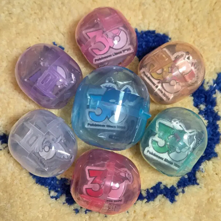 [BUNJANG] Pokemon 30th Anniversary Metal Charm Keychain Set (Mew, Mewtwo, Ho-Oh, Groudon, Rayquaza) / 포켓몬 30주년 메탈 참 키링 뮤 뮤츠 칠색조 그란돈 레쿠쟈 판매