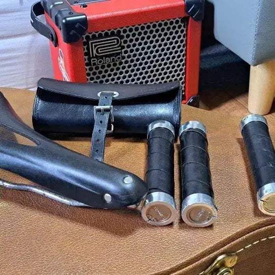[BUNJANG] Brooks All-Black Custom Saddle, Leather Grips, and Saddle Bag Bundle / 브룩스 3점셋