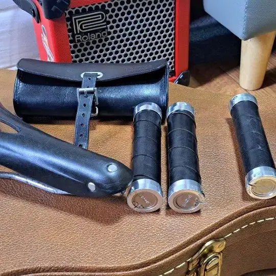 [BUNJANG] Brooks All-Black Custom Saddle, Leather Grips, and Saddle Bag Bundle / 브룩스 3점셋