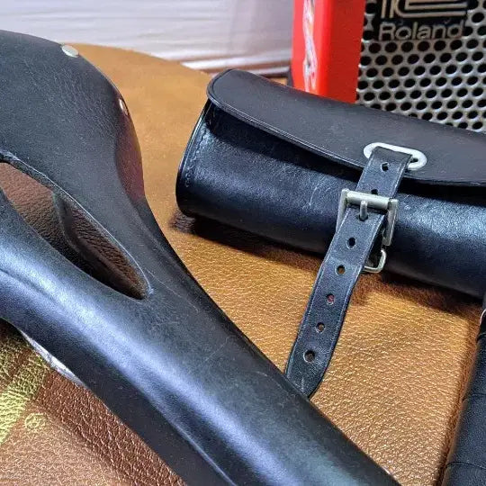 [BUNJANG] Brooks All-Black Custom Saddle, Leather Grips, and Saddle Bag Bundle / 브룩스 3점셋