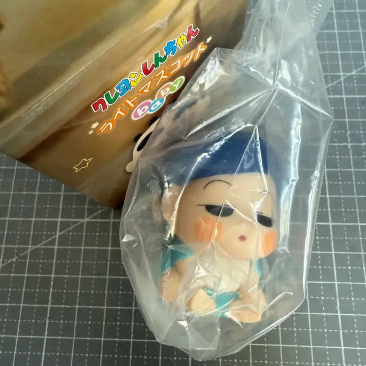 [BUNJANG] Shin-chan Crayon Shin-chan Figure Baby Mood Lamp / 짱구 피규어 인형뽑기 철수 베이비 무드등