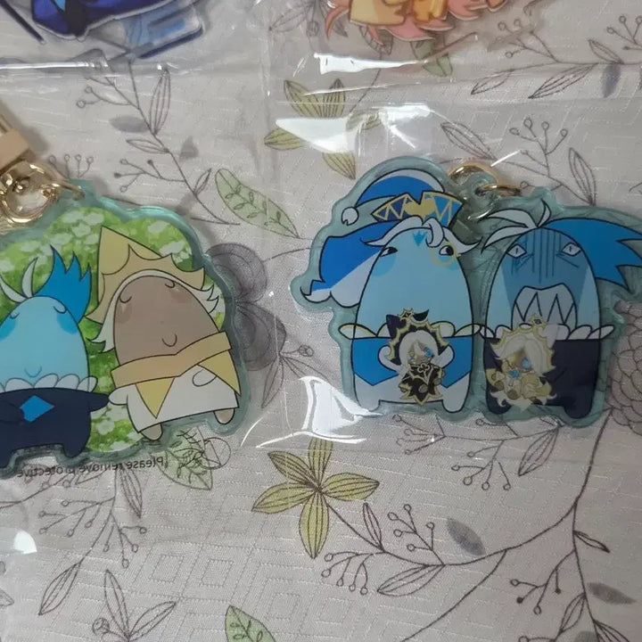[BUNJANG] Cookie Run Kingdom Shadow Milk Pure Vanilla Cookie Acrylic Stand &amp; Keyring Bundle / 쿠키런 킹덤 쉐도우밀크 퓨어바닐라 쿠키 아크릴 스탠드 키링 비공굿 일괄