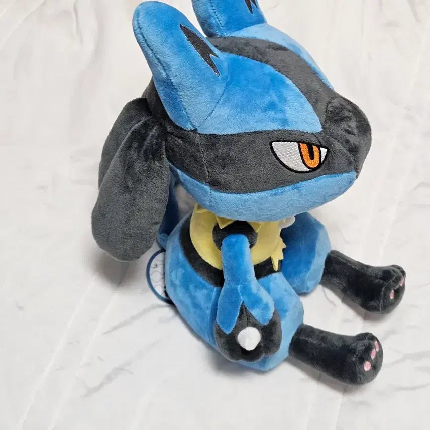 [BUNJANG] Official Pokémon Lucario Medium Plush / (정품 새제품) 포켓몬 루카리온 중형인형