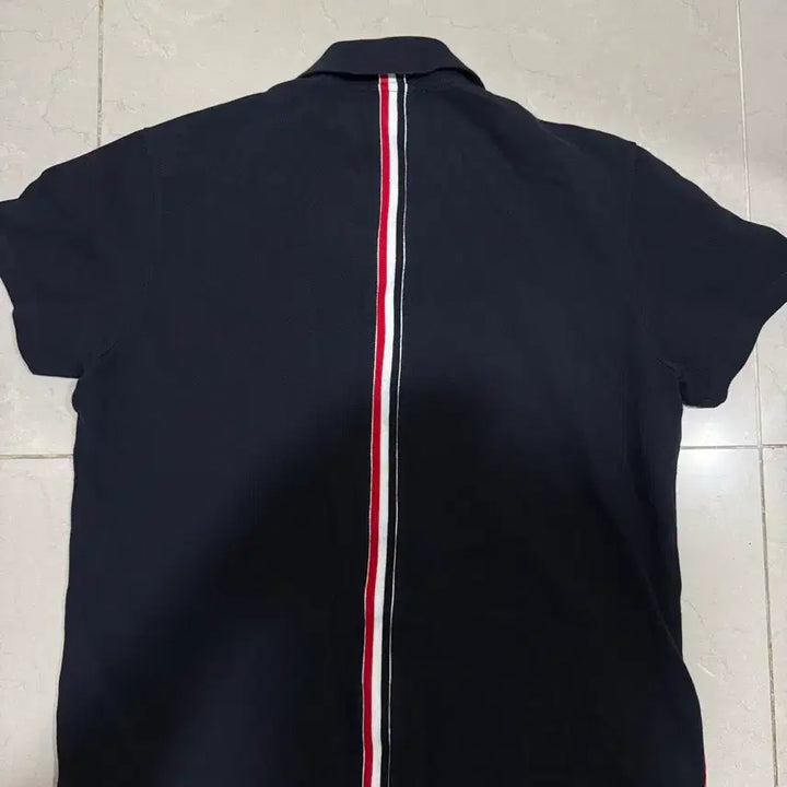 [BUNJANG] Thom Browne 26SS Back Tricolor Stripe Collar T-Shirt Navy Size 3 / [당일출고,3사이즈] 새상품급 26SS 톰브라운 백삼선 카라티