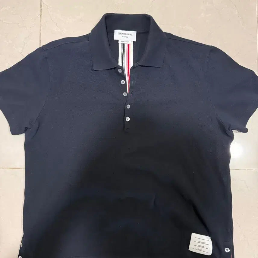 [BUNJANG] Thom Browne 26SS Back Tricolor Stripe Collar T-Shirt Navy Size 3 / [당일출고,3사이즈] 새상품급 26SS 톰브라운 백삼선 카라티