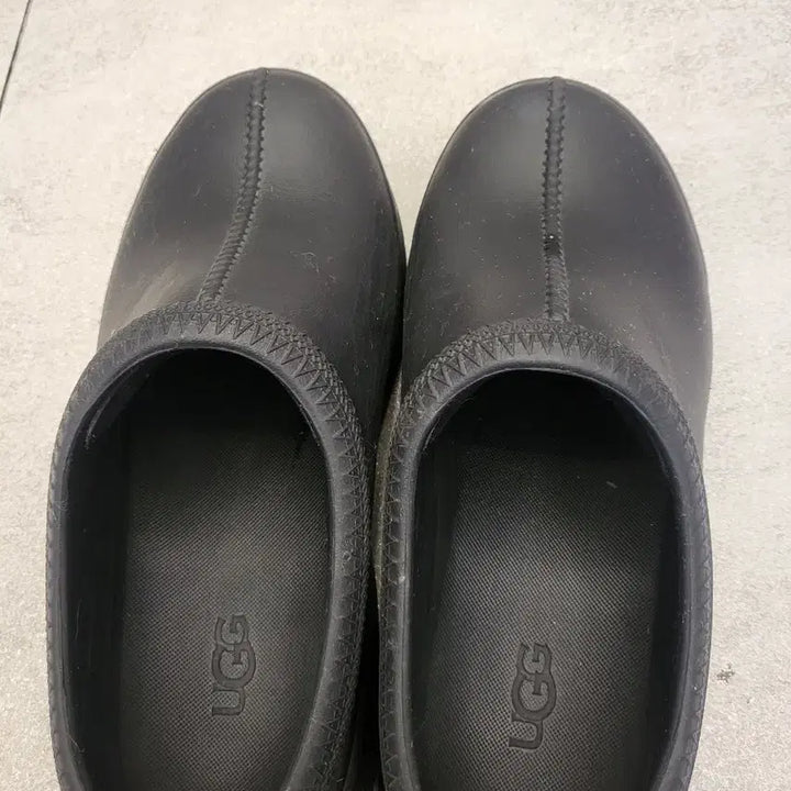 [SOLD OUT] 어그 뮬 블랙